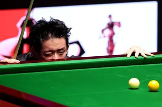 China’s Wu Yize lines up a shot during his World Snooker Championship final against England’s Shaun Murphy. Photo: Reuters