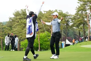 Song Min-hyuk and his caddie celebrate winning the GS Caltex Maekyung Open. Photo: KGA