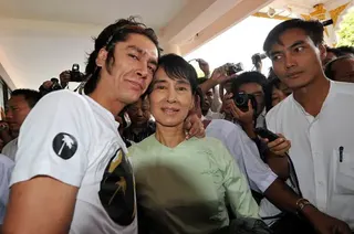 2011年的金·阿里斯與昂山素季。