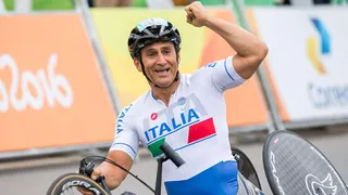 Alex Zanardi celebrates winning gold at the 2016 Paralympics in Rio de Janeiro