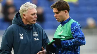 Everton manager David Moyes and Tyler Dibling.