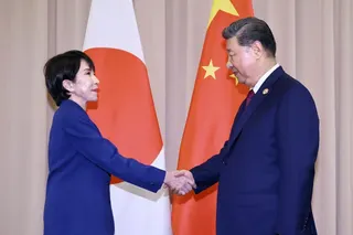 Japanese Prime Minister Sanae Takaichi (left) shakes hands with Chinese President Xi Jinping ahead of their talks in Gyeongju, South Korea, on October 31, 2025. Photo: Kyodo
