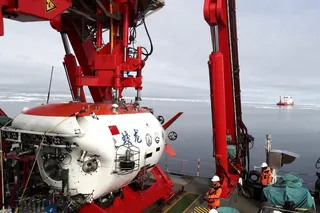 China’s manned deep-sea submersible Jiaolong prepares to leave its mothership Shenhai Yihao in the Arctic Ocean last August. Photo: Xinhua