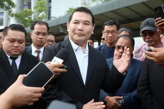 遭传召助查安谋控股协议案 拉菲兹现身反贪会录供