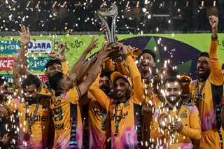 Peshawar Zalmi's players celebrate with the trophy.