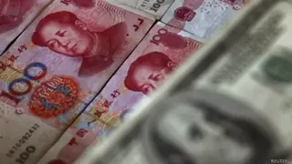 美元与人民币钞票