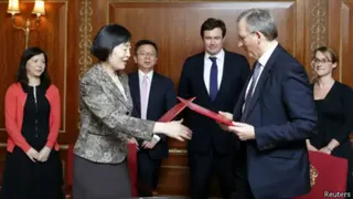 英国央行与中国央行在伦敦签署了一份谅解备忘录（31/03/2/14）
