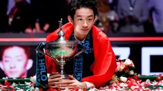 Wu Yize with the World Championship trophy