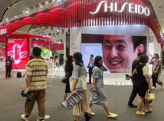 資生堂可能會用植物萃取原料，取代石腦油相關原料。（路透）