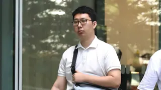 偷拍裙底 合成裸照发女友人  男子还在桌底装针孔实时偷拍
