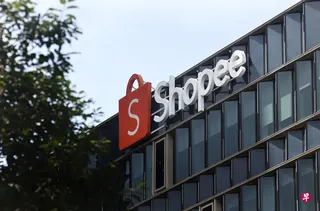 冬海集团旗下电商平台虾皮（Shopee）第一季营收同比增长44.4%至45亿美元，调整后息税折摊前盈利同比下跌15%至2亿2320万美元；当季商品交易总额（GMV）同比增长30.2%至373亿美元。 （档案照片）