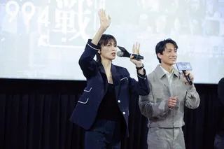 王丹妮開心和影迷互動。（華映提供）