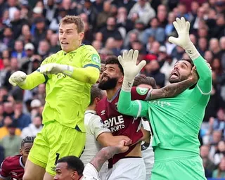 Pablo fouls David Raya at the end of Arsenal’s win over West Ham