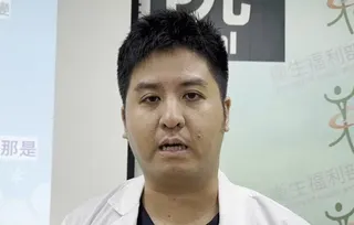 體重曾破百、常年慢性病困擾的衛福部新營醫院腎臟科醫師羅翊中花一年時間，成功甩掉4...