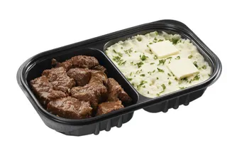 好市多推出旗下品牌Kirkland Signature的「紅燒牛肉佐育空馬鈴薯泥...
