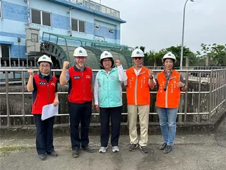 民進黨立委、嘉義市長參選人王美惠11日偕國土署官員察後湖抽水站，嘉市府未獲通知。（王美惠提供／廖素慧嘉市傳真）