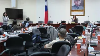 鄭麗文辦大雜燴茶敘還「為1事遲到」！媒體人傻眼批：看不起人嗎