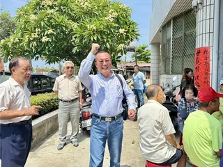 藍營潮州鎮長參選人王建元也現身站台。（紀爰攝）
