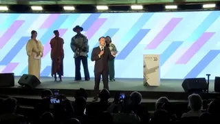 座谈会太吵听不见 马克龙怒斥：要讲话就出去