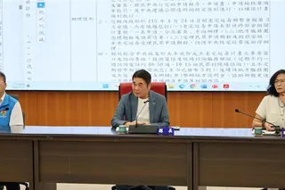 國土署推老宅延壽，苗栗縣長鍾東錦12日主持縣務會議上擔心僧多粥少惹民怨。（謝明俊攝）