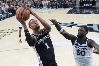 NBA(影)／「斑馬」大殺四方一度6分鐘內得16分！馬刺主場大破灰狼率先聽牌