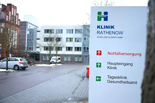 A sign points to the Havelland Clinic Group facility in Rathenow in January. Photo: dpa