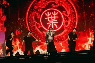 隊長Alex表演〈霍元甲〉時，秀雙截棍技能。（圖／量籽計畫 提供）