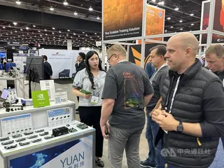 出席XPONENTIAL 2026「國際無人載具系統展」的業者與買家，關注台灣業者的科技創新進度。中央社記者廖漢原底特律攝　115年5月13日