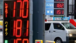 日本加油站的牌告油價。（美聯社）