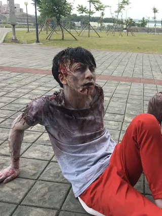 吳承恩曾為賺錢接下殭屍角色，血肉模糊特效逼真。（圖／重星音樂娛樂提供）