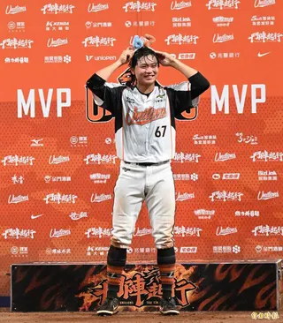 林泓弦單場MVP。(記者李惠洲攝)