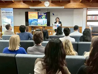 駐奧克蘭辦事處13日舉辦2026年「奧克蘭留台校友會」活動，曾赴台的紐國青年分享在台生活的故事，辦事處也向與會者介紹台灣提供的多元交流與發展機會，盼吸引青年再次前往台灣。（駐奧克蘭辦事處提供）中央社　115年5月14日