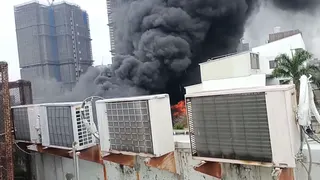 火災當下畫面。（圖／中天新聞）