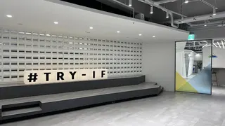 南山人壽數位轉型基地內設開放式會議空間，激發群體發想各種創意。（南山人壽提供）
