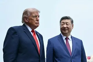 美国总统特朗普星期四在中国国家主席习近平陪同下，在北京参观天坛。 （路透社）