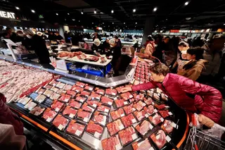 People shop for beef at a supermarket in Fuzhou, Fujian province. China has renewed import licences for hundreds of US beef plants. Photo: China News Service/VCG via Getty Images