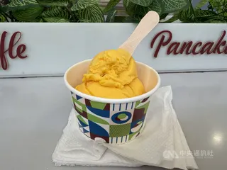 中東戰爭導致原物料價格上揚，印度冰淇淋（圖）的價格也跟著調高。中央社記者李晉緯新德里攝　115年5月15日