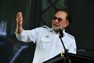 Anwar urges political leaders to prioritise the people’s welfare over political manoeuvring, amid ongoing turmoil involving Negri Sembilan Menteri Besar Datuk Seri Aminuddin Harun. – Bernama pic