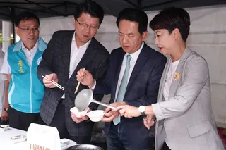 立委林俊憲、陳亭妃、郭國文、謝龍介、林宜瑾出席台南市區漁會「南市蚵極霸 霸氣回歸」記者會。李政龍攝