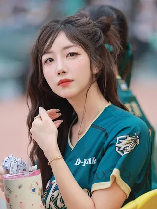安芝儇累積10年的應援職災造成脫臼，卻遭網友嘲諷。翻攝IG＠wlgus2qh