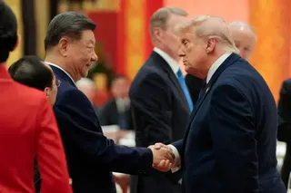 特朗普在北京與習近平握手