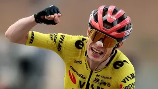 Jonas Vingegaard celebrates winning stage seven of the Giro d'Italia