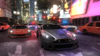 An Aston Martin and a Lamborghini feeling the New York City police in The Crew.