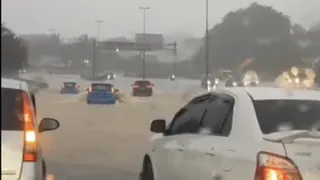 独家|暴雨再袭万挠多区失守 大道出入口水淹1.5呎交通塞爆