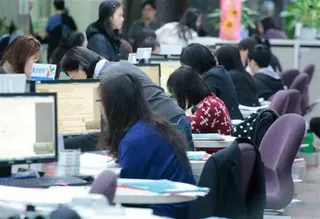 「二刀流」AI人才是公務員培訓重點能力。（示意圖／報系資料照）