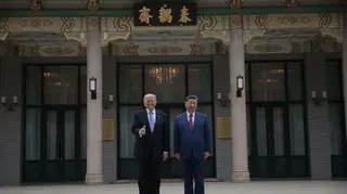 習近平和特朗普在中南海春藕齋前合影