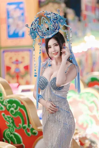 甄馨她在2024年底開始成立工作室，並跨足副業發展（圖／翻攝自甄馨FB）