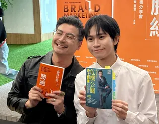 Andy（右） 16日擔任唐源駿（凱爺）的新書《品牌行銷勝經》分享會特別嘉賓。（圖／記者郭竹倩 攝）