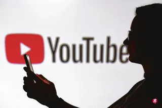 美国肯塔基州乡村学区布雷西特起诉YouTube和Snap，指社媒平台成瘾扰乱学习、迫使公立学校花费巨资应对学生心理健康危机，双方后来达成和解。 （路透社档案照片）
