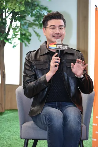 唐源駿十分關心Andy老師，對待對方媽媽也用心。（羅煜鎧攝）